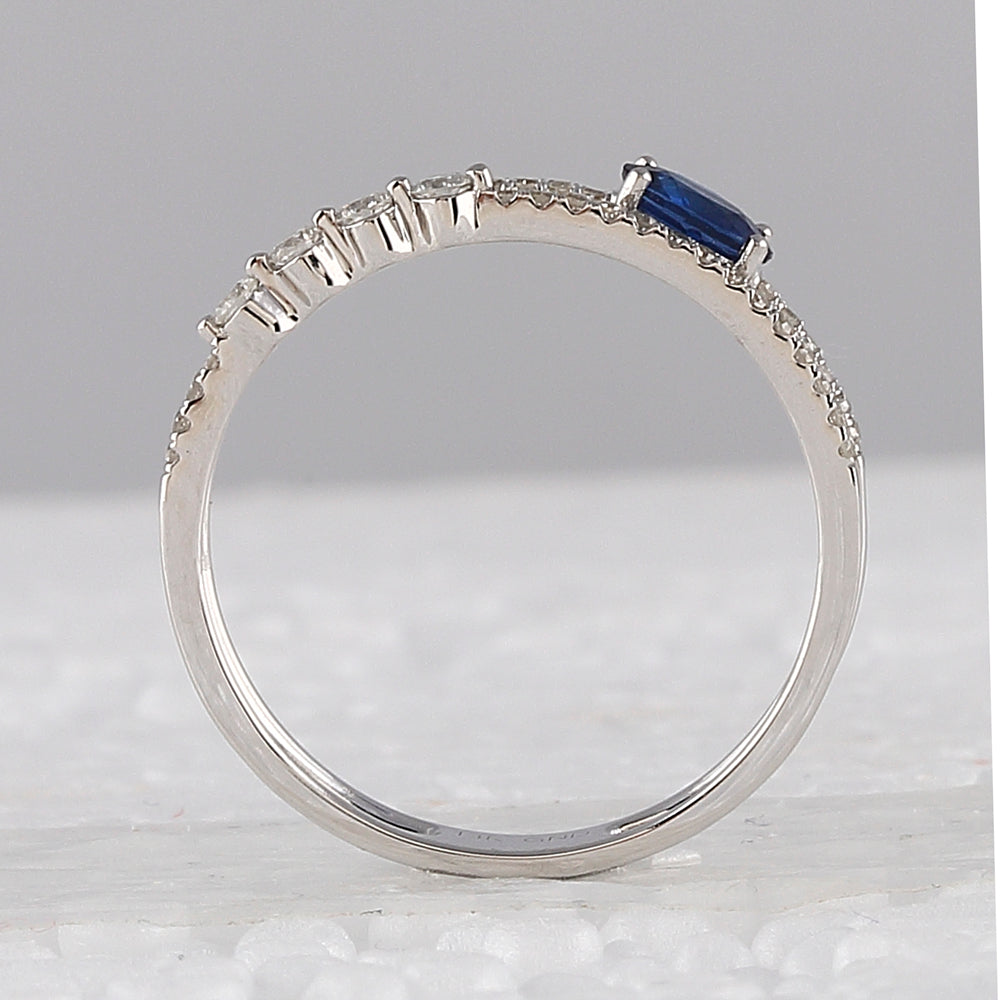 14kt White Gold Womens Oval Blue Sapphire Modern Fashion Ring 5/8 Cttw